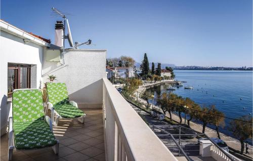 Three-Bedroom Apartment In Kastel Kambelovac