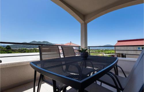 Μπαλκόνι ή βεράντα στο Cozy Apartment In Opuzen With Wifi