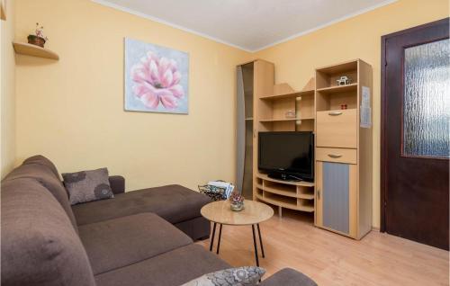 1 Bedroom Gorgeous Apartment In Lovran