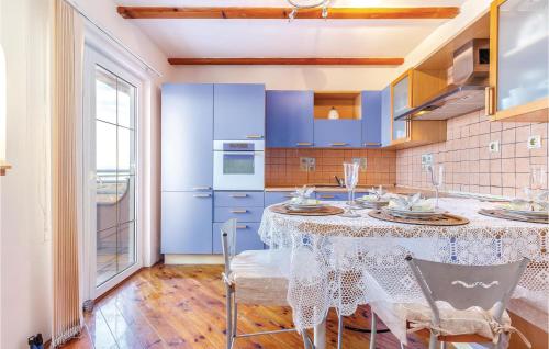Lovely Apartment In Dramalj With Wifi