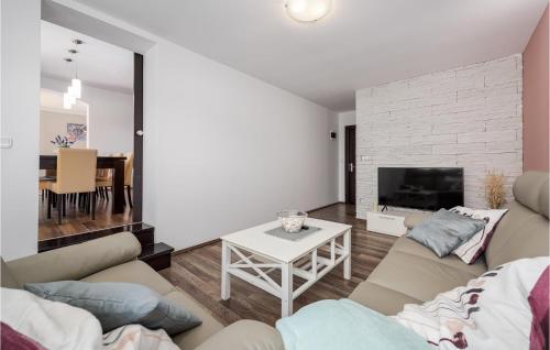 Televízia a/alebo spoločenská miestnosť v ubytovaní Holiday Home Perci 13