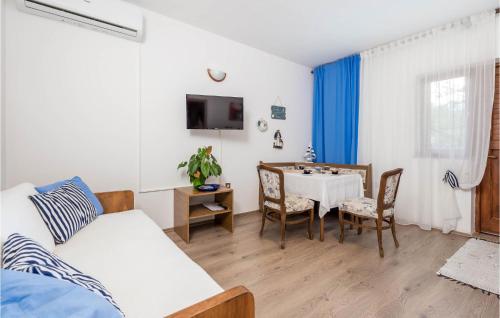 Lovely Apartment In Lovran With Wifi