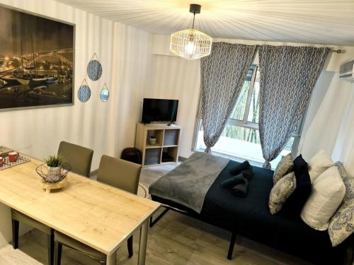 Photo de la galerie de l'établissement Cosy Studio avec piscine résidentielle & Proche centre ville, à Cannes