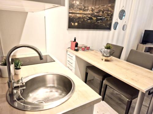 Photo de la galerie de l'établissement Cosy Studio avec piscine résidentielle & Proche centre ville, à Cannes