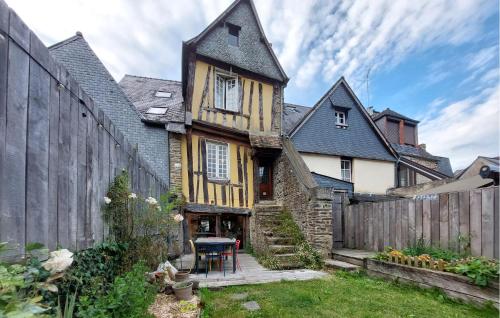 4 Bedroom Beautiful Home In Fougères