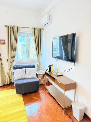Μια τηλεόραση ή/και κέντρο ψυχαγωγίας στο Happy Sintra Inn