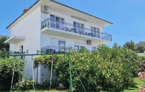 Pet Friendly Apartment In Novi Vinodolski