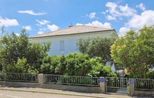 Pet Friendly Apartment In Novi Vinodolski