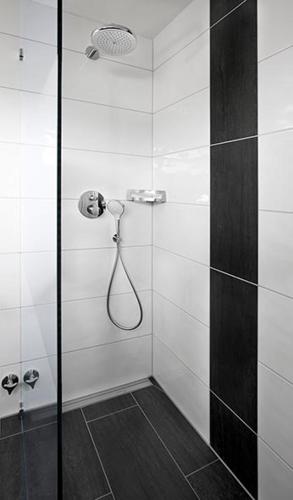 a bathroom with a shower with a shower head at Das Gästehaus Eimeldingen in Eimeldingen