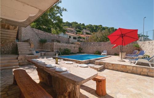 Πισίνα στο ή κοντά στο Holiday Home Pucisca Gospe Lurdske