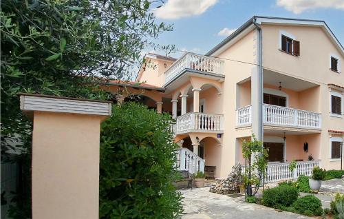 1 Bedroom Beach Front Apartment In Zadar