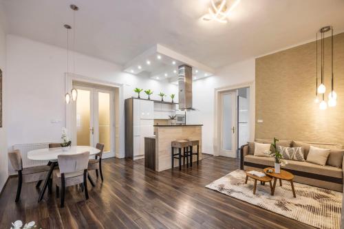 Exclusive & Charming City Center Residence w' Sauna