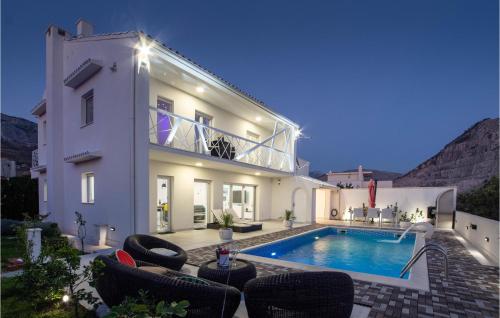 Amazing Home In Zrnovnica With Sauna