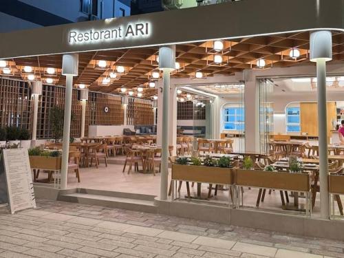Restaurant o un lloc per menjar a Hotel Ari
