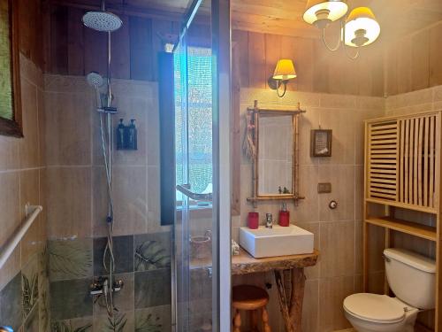 Koupelna v ubytování CasaVerde Hostal Ecologico