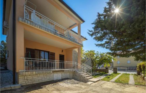 Pet Friendly Apartment In Novi Vinodolski