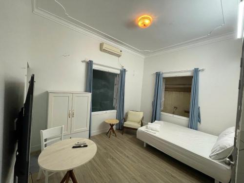 Ein Bett oder Betten in einem Zimmer der Unterkunft CHARM CHARM - kimmy housing - 48 To Ngoc Van