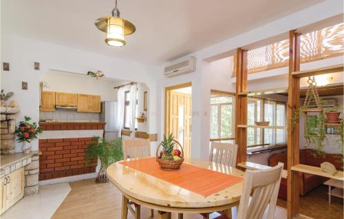 Three-Bedroom Apartment In Vela Luka