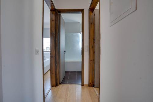 a hallway with a door leading to a bathroom at Spacious Modern 3bd Apt In Prestigious Engomi in Ayios Dhometios