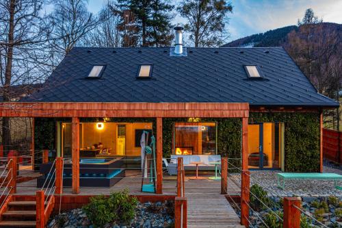 Chaloupka, která existuje V medu