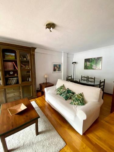 Katil atau katil-katil dalam bilik di Apartamento duplex en Ojedo