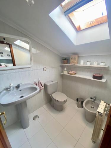 Bilik mandi di Apartamento duplex en Ojedo