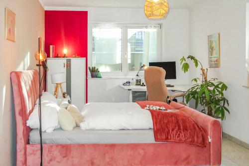 a room with a bed with a chair and a desk at Homestay - Stilvolle Wohnung in Büdingen in Büdingen