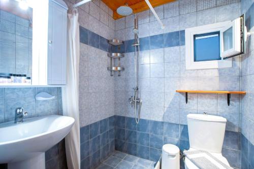 Third floor with sea view Double or twin room with private terrace