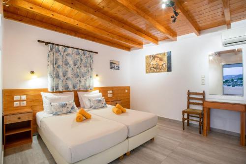Third floor with sea view Double or twin room with private terrace