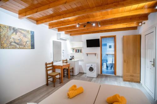 Third floor with sea view Double or twin room with private terrace