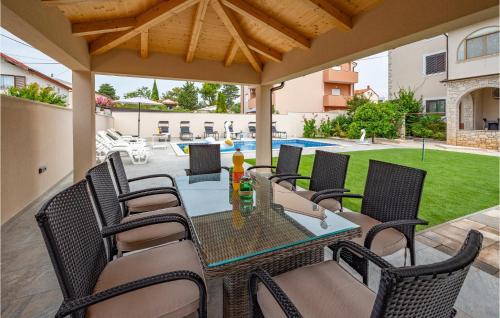 Patio nebo venkovní prostory v ubytování Awesome Apartment In Medulin With Wifi