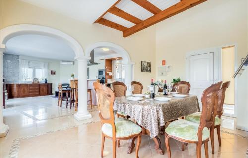 Beautiful Home In Dénia