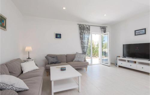 Fotografie z fotogalerie ubytování Three-Bedroom Holiday Home In Zrnovo v destinaci Korčula