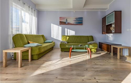 3 Bedroom Beautiful Apartment In Pula