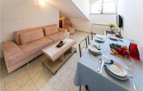 Lovely Apartment In Pula With Wifi