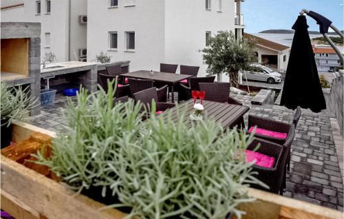 Nice Apartment In Sibenik With Kitchen