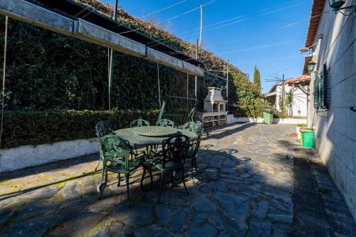 Το κτήριο όπου στεγάζεται  η παραθεριστική κατοικία