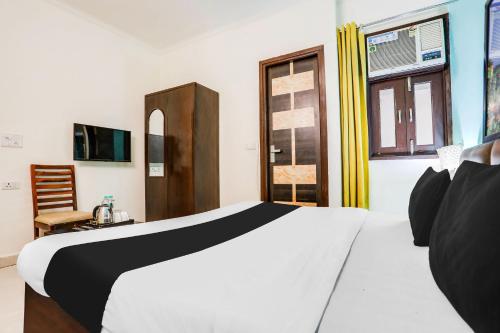 Postel nebo postele na pokoji v ubytování Hotel O KD Plaza 6