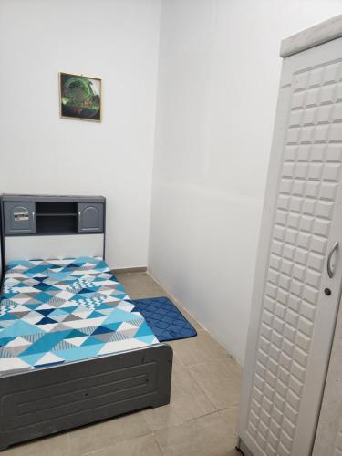 a small bedroom with a bed in a room at عجمان ديوان in Ajman