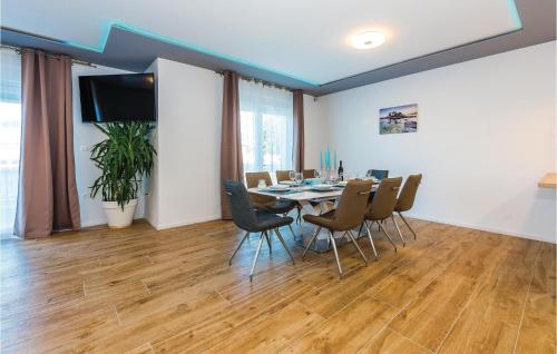 Four-Bedroom Holiday Home In Sibenik