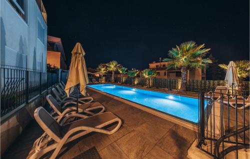 Nice Apartment In Okrug Gornji