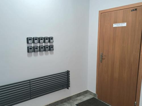 a hallway with a door and a row of cameras on the wall at Pokoje przy szpitalu - Lwowska in Rzeszów