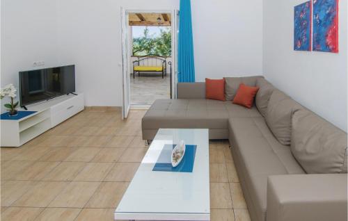 TV a/nebo společenská místnost v ubytování Holiday Home Zuljana - 08