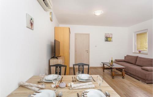 1 Bedroom Beach Front Home In Malinska
