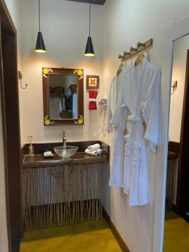 a bathroom with a sink and a mirror at Pousada Lua Clara in Alto Paraíso de Goiás