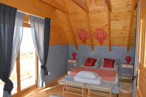 a bedroom with a bed in a wooden cabin at Villa Piękosiówka Pod Tatrami in Ząb
