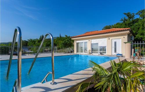 Bazén v ubytovaní Pet Friendly Home In Jadranovo alebo v jeho blízkosti