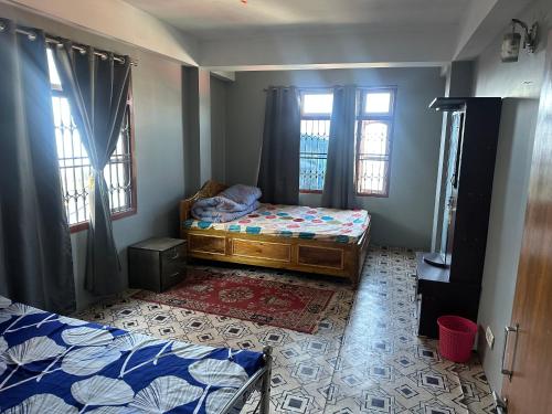 Postel nebo postele na pokoji v ubytování Karma homestay