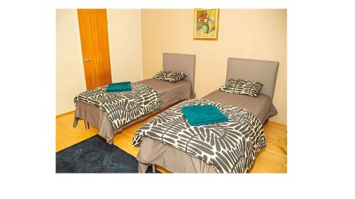 Postel nebo postele na pokoji v ubytování City Center Haven Across Turku Railway Station