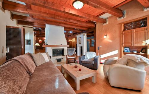 a living room with a couch and a table at Cozy Home In Cakovec With Sauna in Čakovec